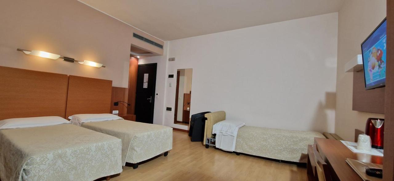 Bella Italia Palace Hotel Novara Exterior foto