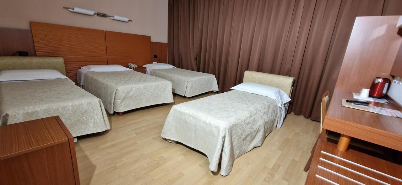 Bella Italia Palace Hotel Novara Exterior foto