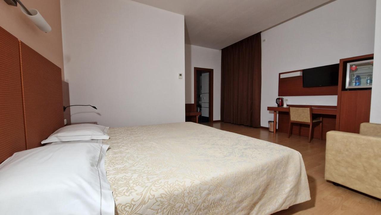 Bella Italia Palace Hotel Novara Exterior foto
