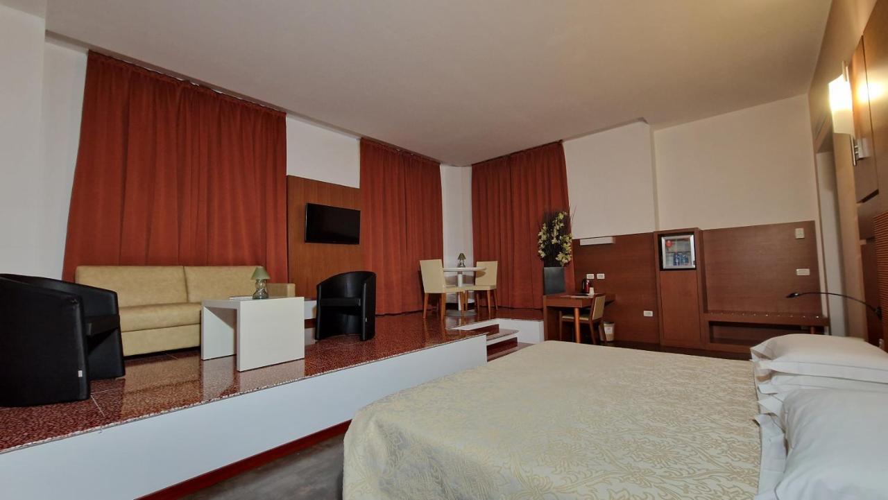 Bella Italia Palace Hotel Novara Exterior foto