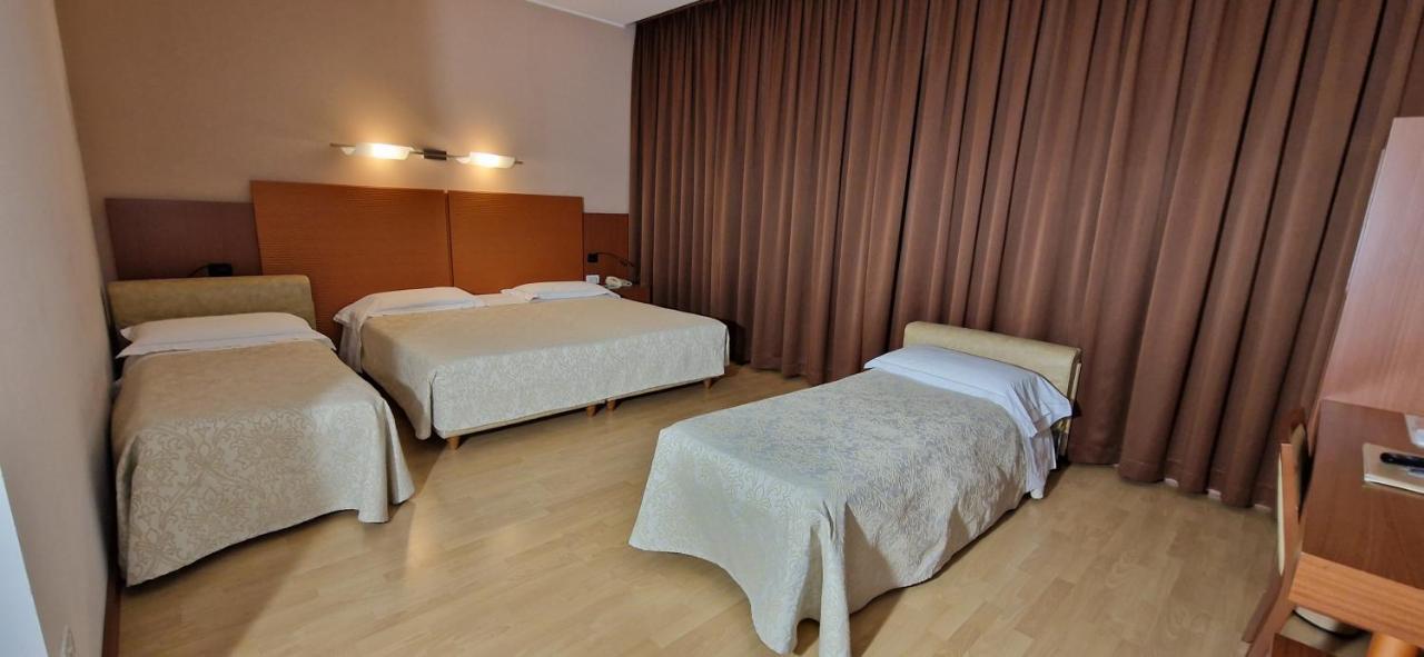 Bella Italia Palace Hotel Novara Exterior foto