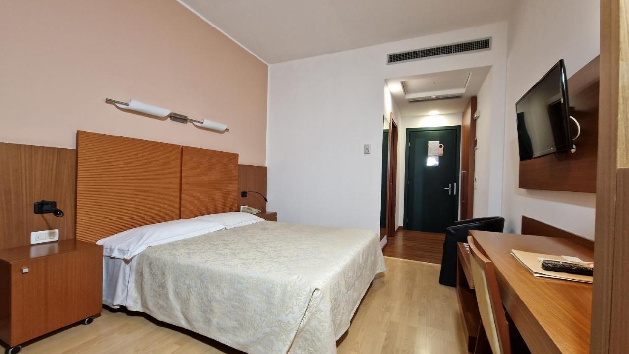 Bella Italia Palace Hotel Novara Exterior foto
