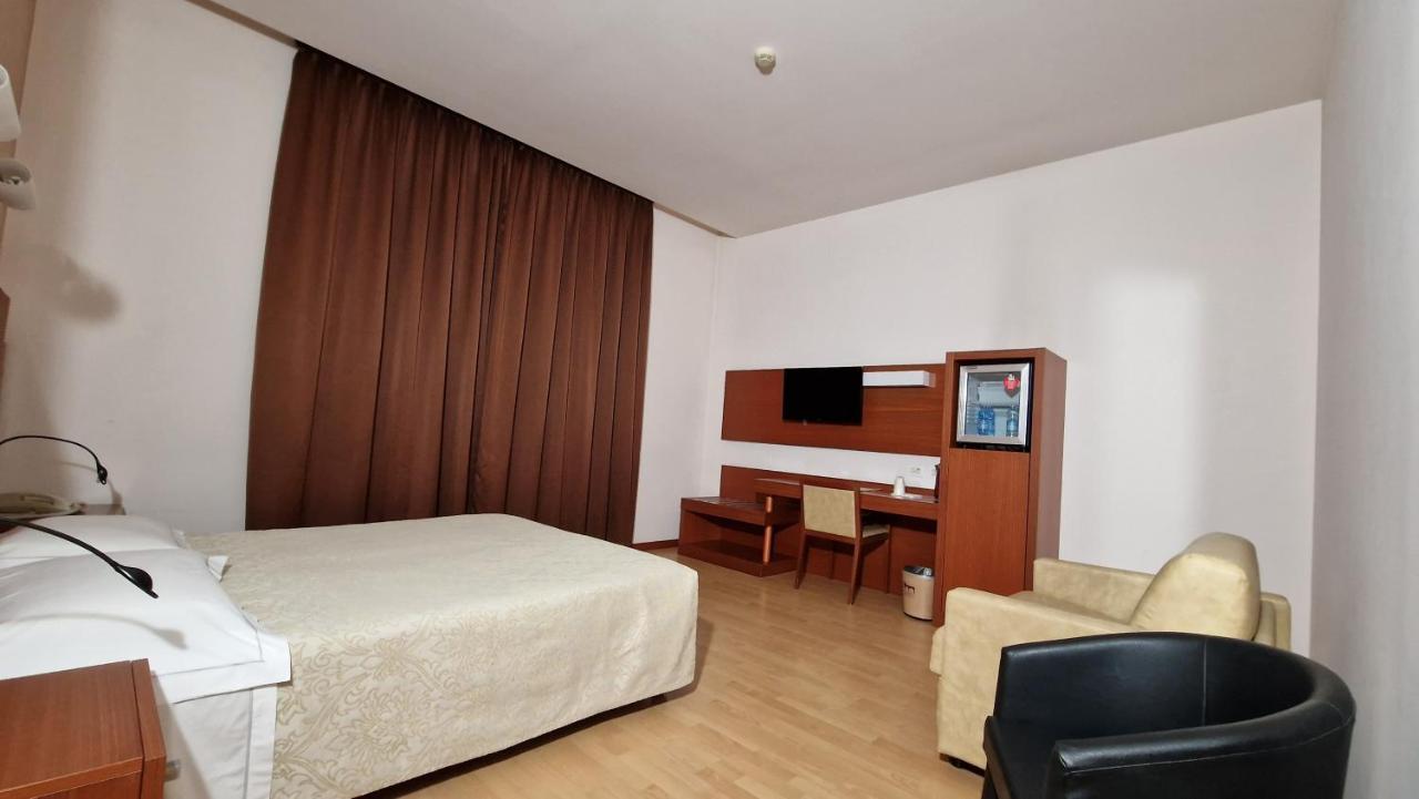 Bella Italia Palace Hotel Novara Exterior foto
