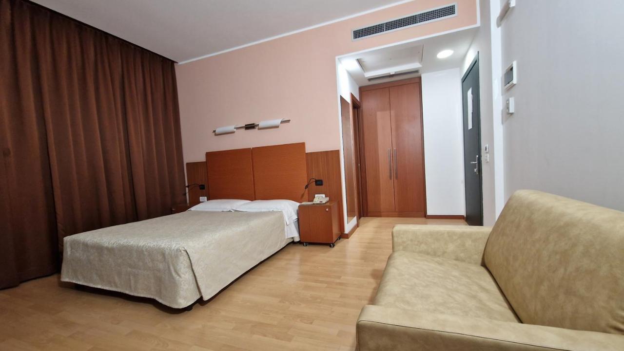 Bella Italia Palace Hotel Novara Exterior foto