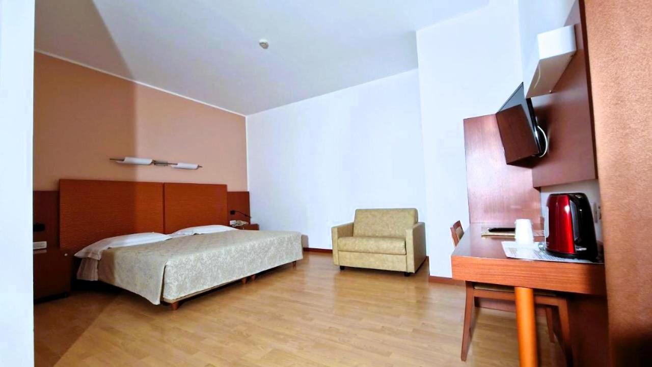 Bella Italia Palace Hotel Novara Exterior foto