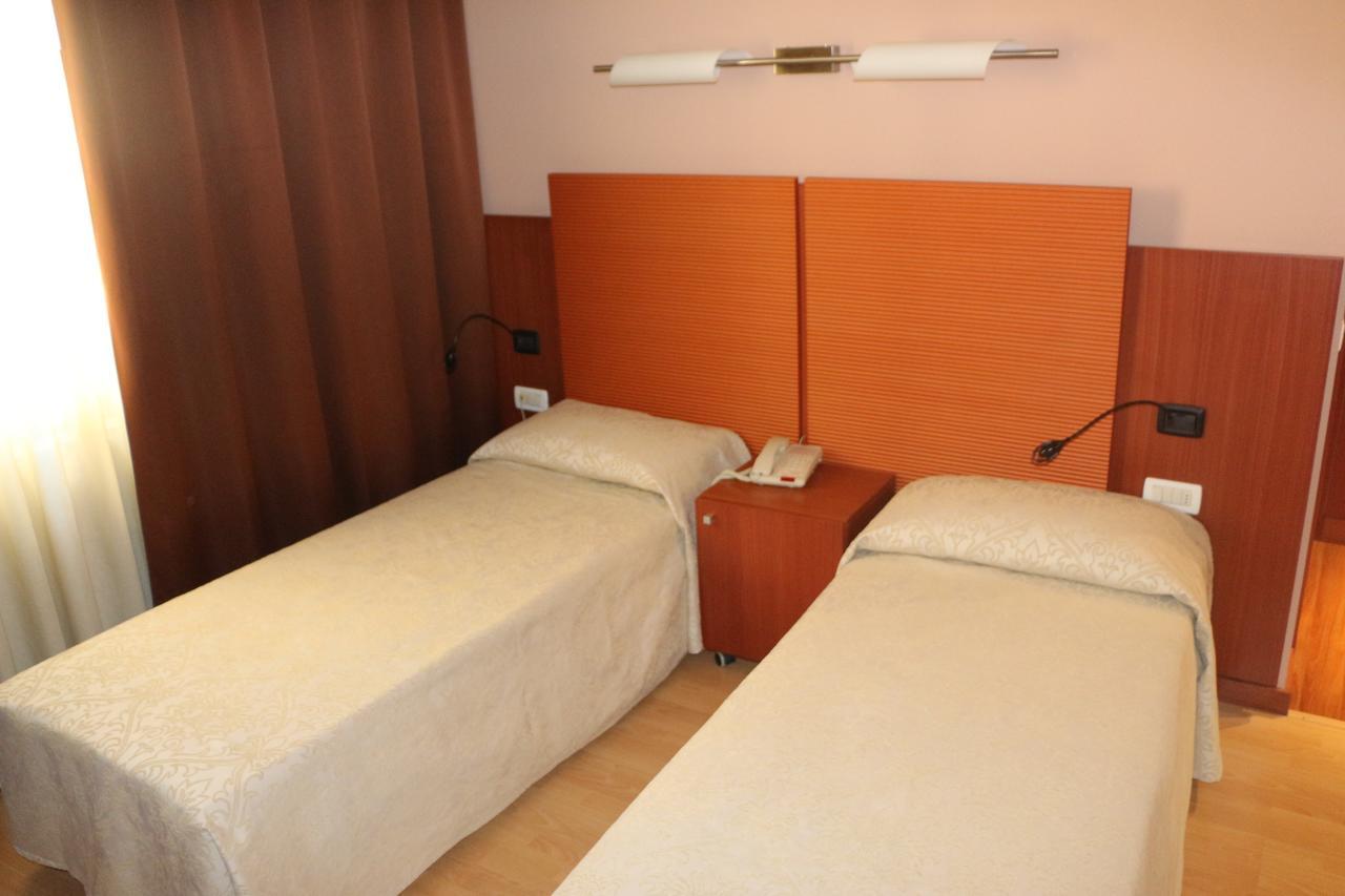 Bella Italia Palace Hotel Novara Exterior foto